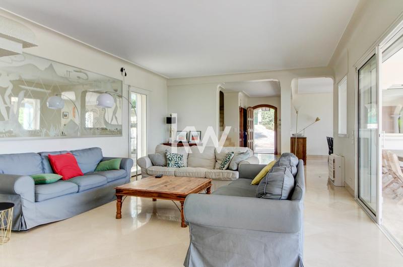 Maison - 225 m² - 8 pièces