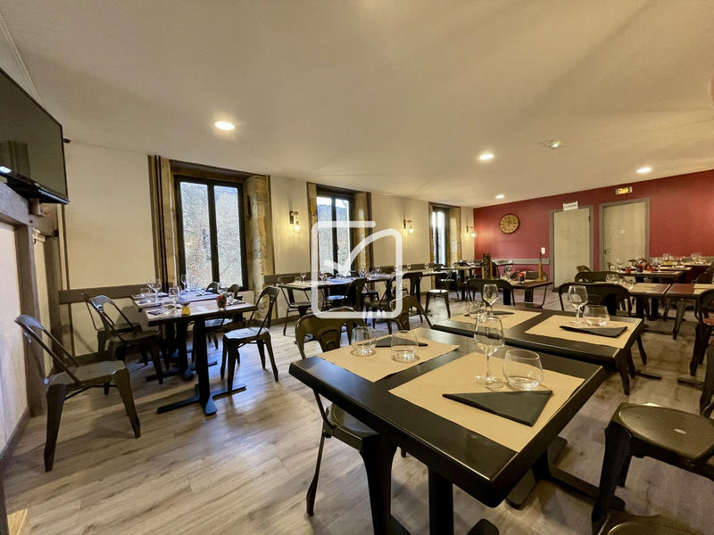 Maison - 285 m² - 10 pièces