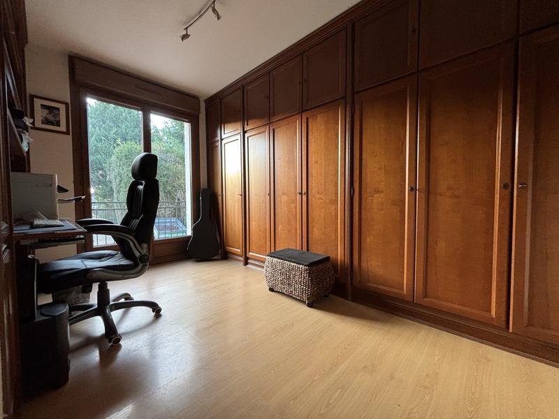 Maison - 180 m² - 8 pièces