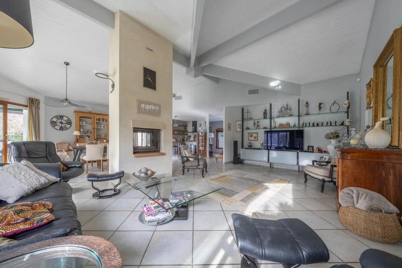 Maison - 233 m² - 7 pièces