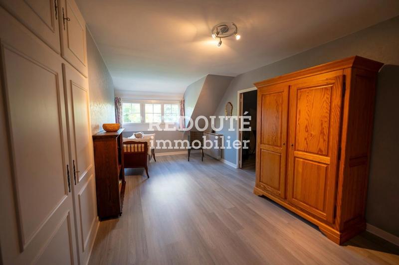 Maison - 210 m² - 10 pièces