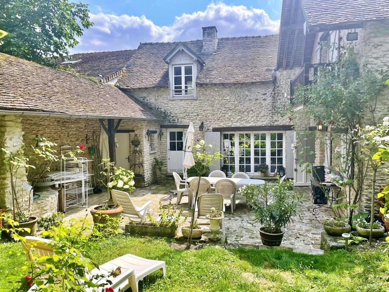 Maison - 220 m² - 9 pièces