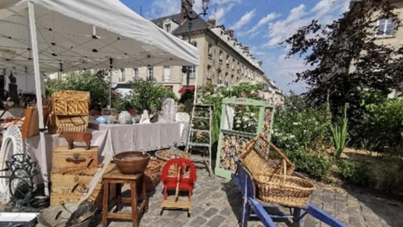 Marché mensuel d’antiquités de compiègne