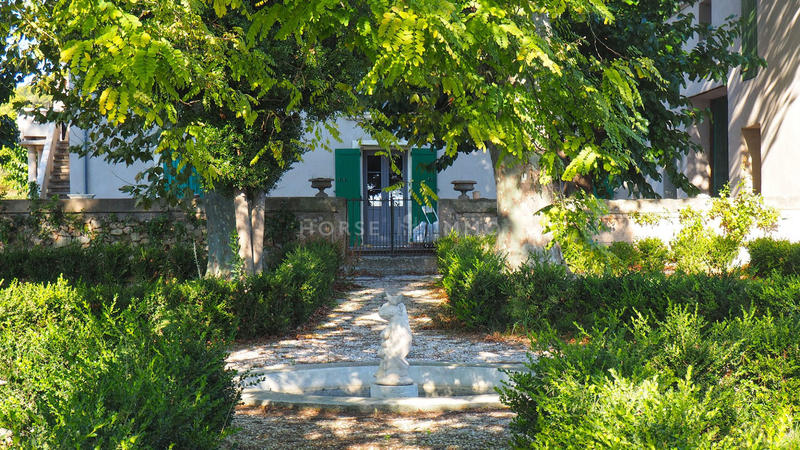 Mas - 330 m² - 8 pièces