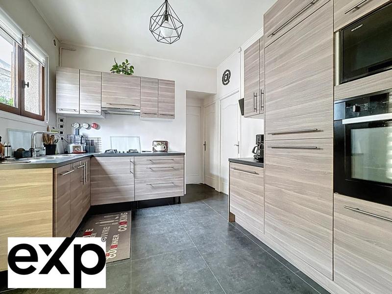 Maison - 170 m² - 8 pièces