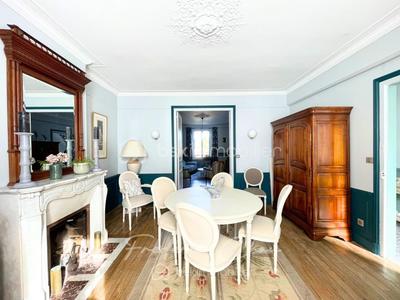 Maison - 218 m² - 7 pièces