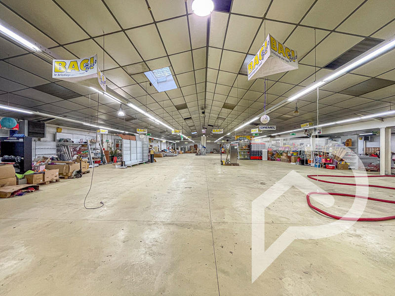 Local commercial - 3 000 m²