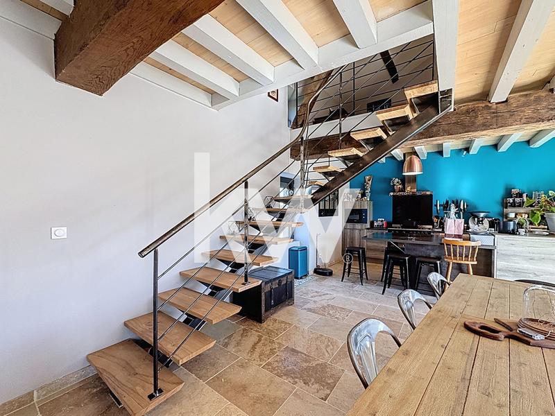 Maison - 956 m² - 10 pièces