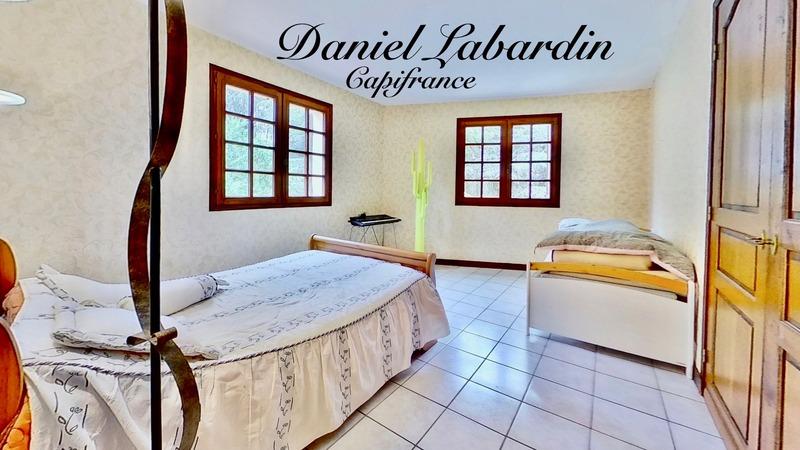 Maison - 235 m² - 8 pièces