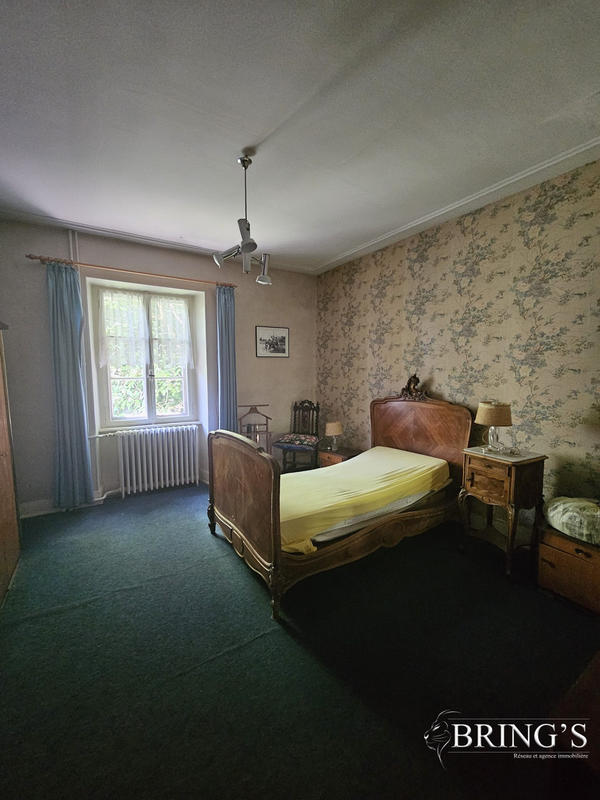 Maison - 234 m² - 8 pièces