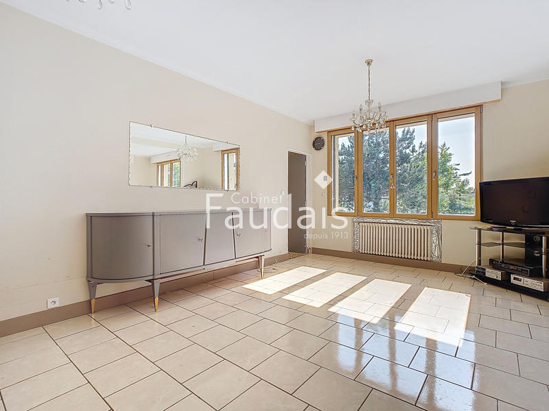 Maison - 178 m² - 9 pièces