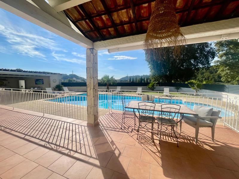 Maison - 200 m² - 7 pièces