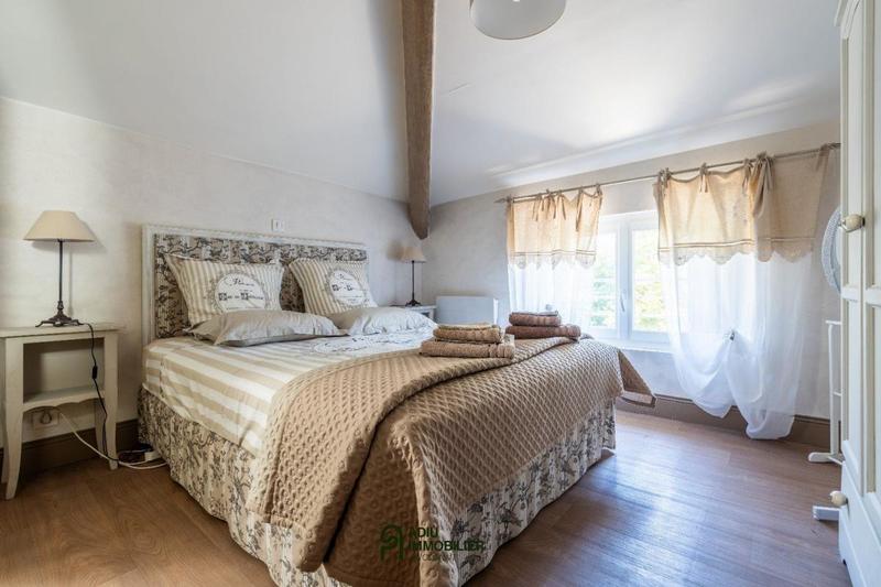 Maison de maîtres - 303 m² - 9 pièces