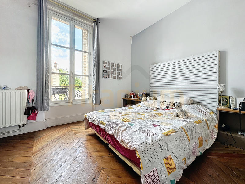 Maison - 280 m² - 11 pièces