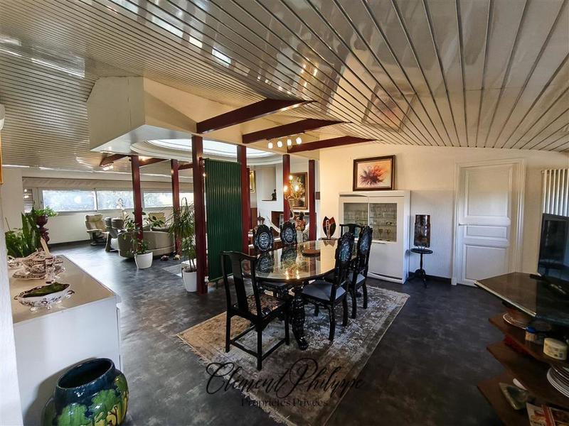 Appartement - 241 m² - 6 pièces