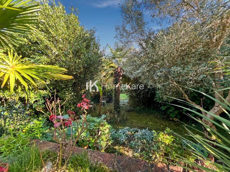 Maison - 330 m² - 8 pièces