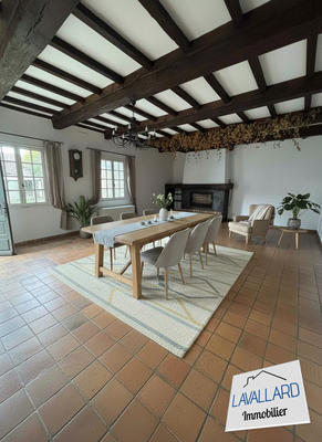 Maison - 239 m² - 10 pièces