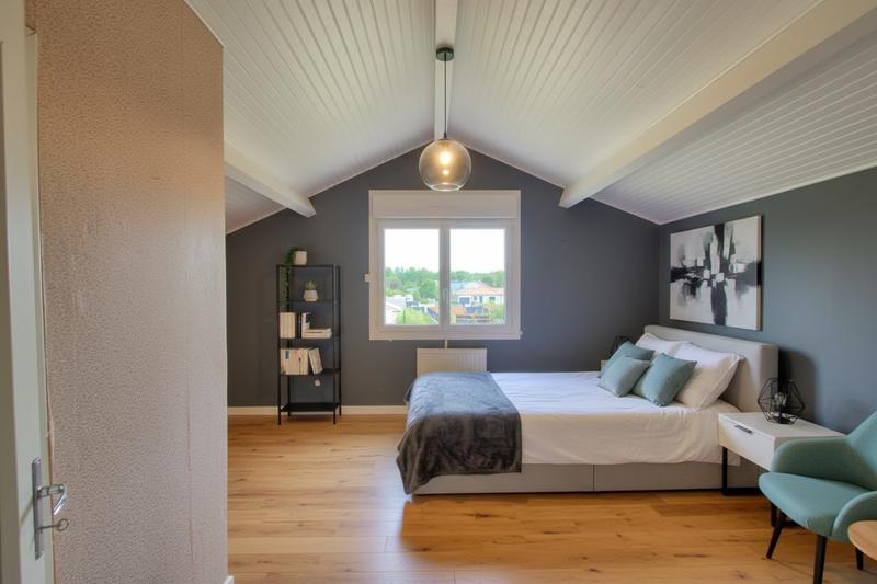 Maison traditionnelle - 181 m² - 7 pièces