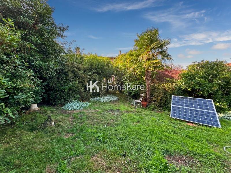 Maison - 330 m² - 8 pièces