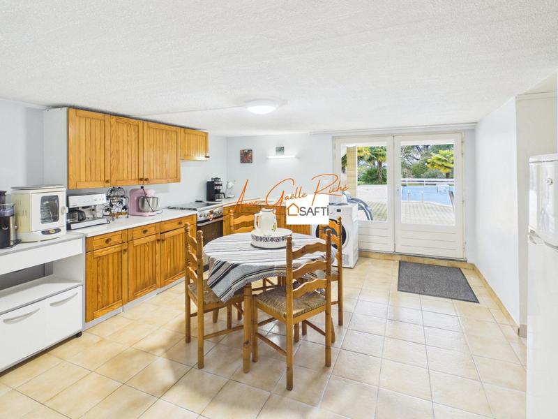 Maison - 312 m² - 10 pièces