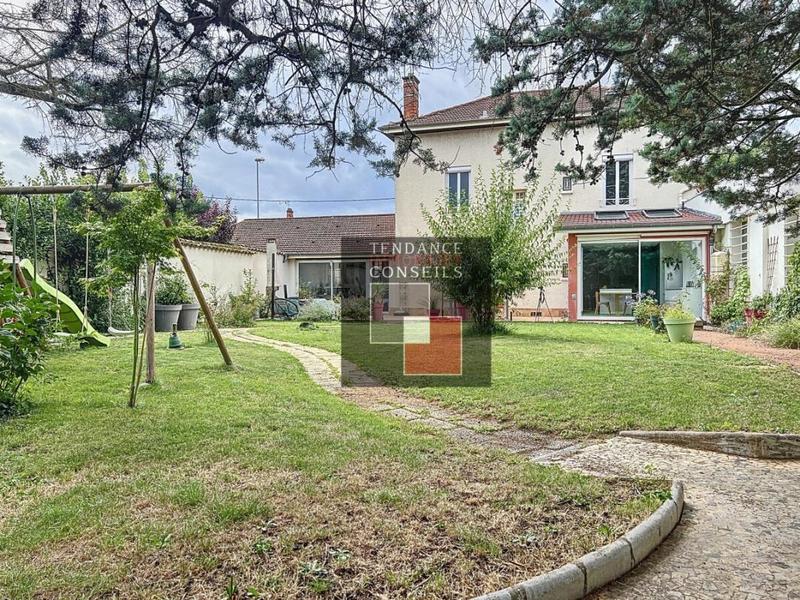 Maison - 300 m² - 13 pièces