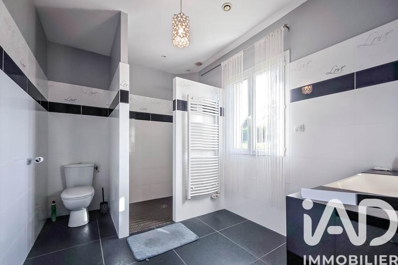 Maison - 358 m² - 8 pièces