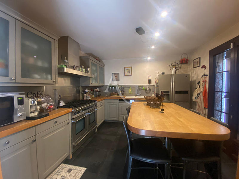 Maison - 185 m² - 7 pièces