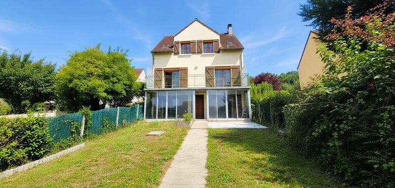 Maison traditionnelle - 180 m² - 8 pièces