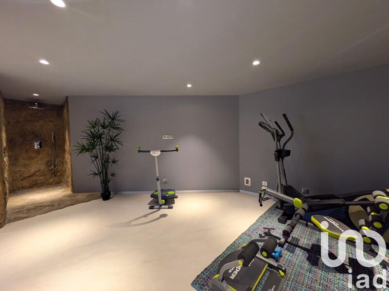 Maison - 460 m² - 12 pièces