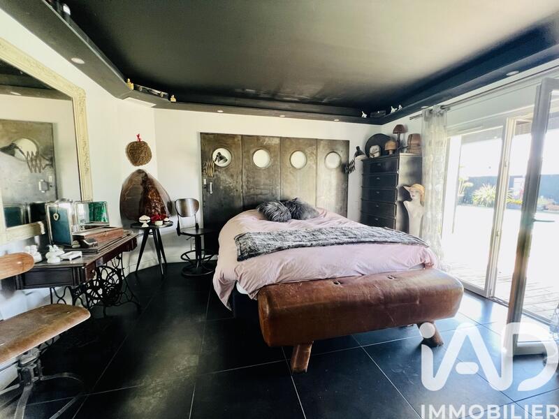 Maison - 220 m² - 6 pièces