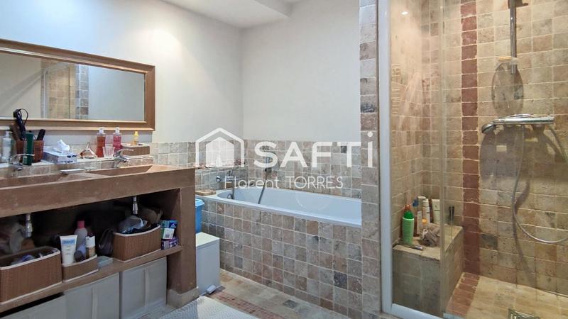 Maison - 250 m² - 9 pièces