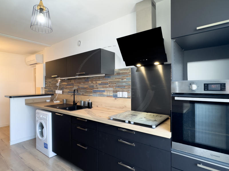 Appartement - 97 m² - 5 pièces