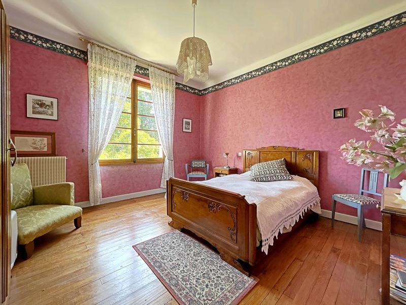 Maison ancienne - 221 m² - 8 pièces