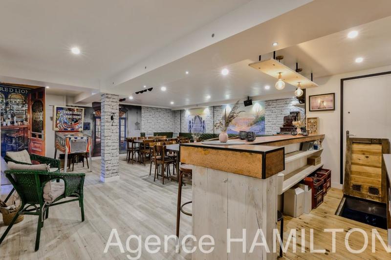 Maison - 220 m² - 8 pièces