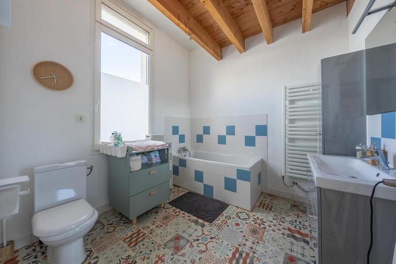 Maison - 202 m² - 5 pièces