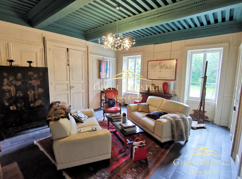 Maison - 600 m² - 12 pièces