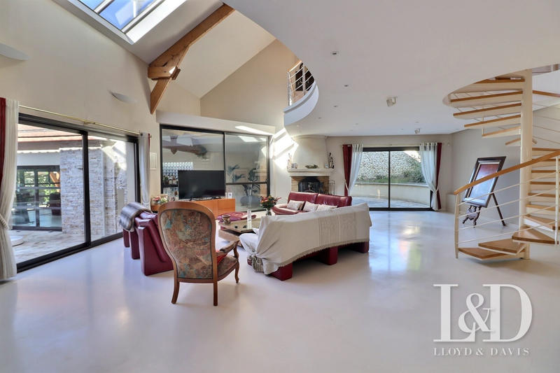 Maison - 482 m² - 10 pièces