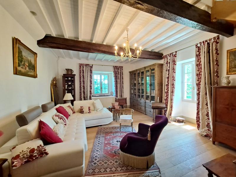 Maison - 285 m² - 6 pièces