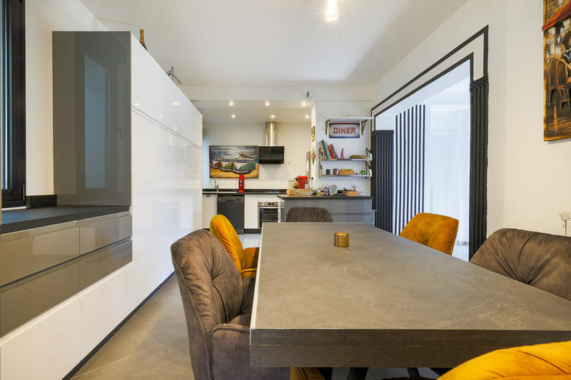 Pavillon - 180 m² - 10 pièces