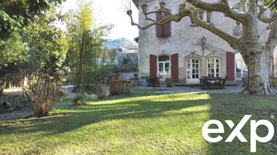 Maison traditionnelle - 341 m² - 12 pièces