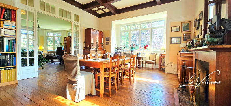 Maison - 308 m² - 8 pièces