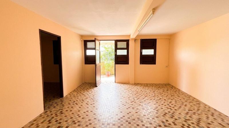 Maison - 195 m² - 9 pièces