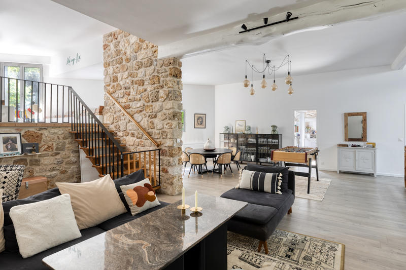 Maison - 233 m² - 8 pièces