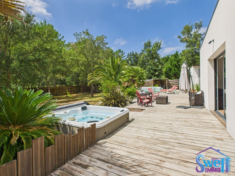 Maison - 225 m² - 8 pièces