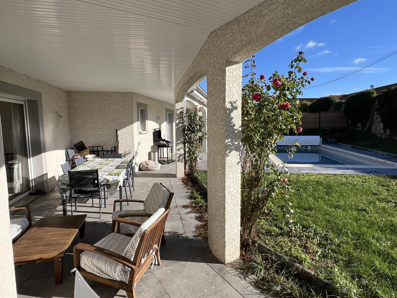 Maison - 180 m² - 8 pièces