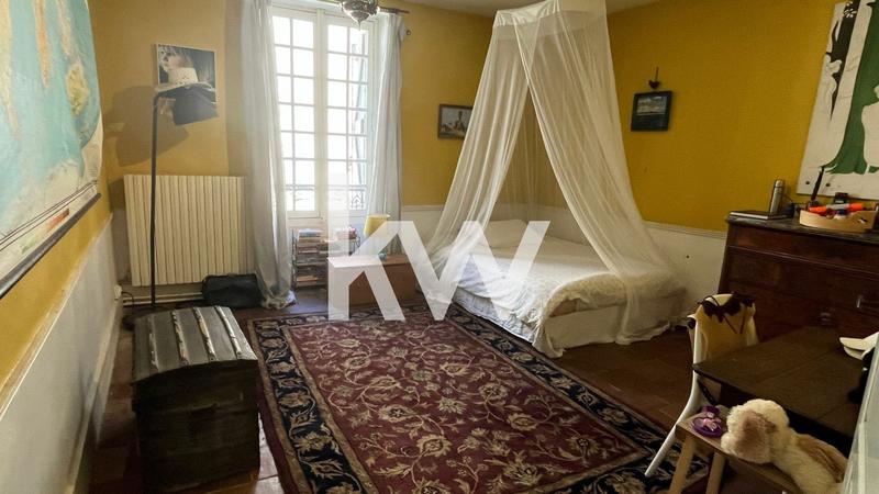 Maison - 200 m² - 12 pièces