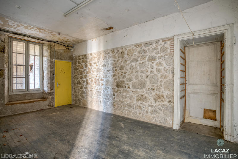 Maison - 450 m² - 6 pièces