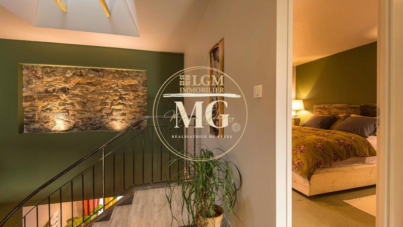 Maison - 1 046 m² - 29 pièces