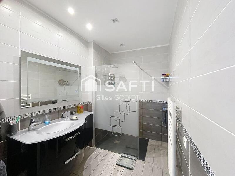 Maison - 104 m² - 4 pièces