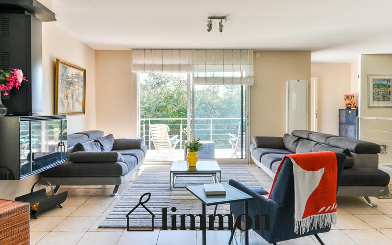 Maison - 211 m² - 6 pièces